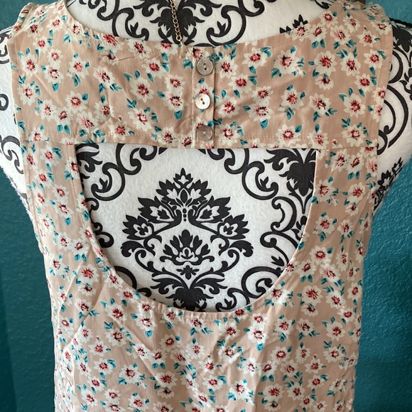 BAJEE COLLECTION | Women’s Scoop Neck Floral Sleeveless Blouse - Picture 6 of 9